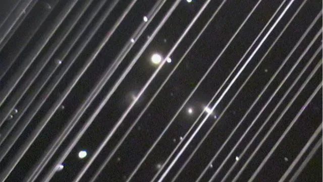 星链卫星在天文观察照片上留下的轨迹让天文学家抓狂